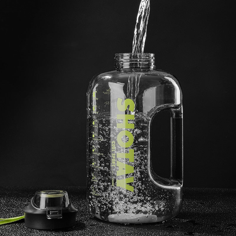 Garrafa de água de 2 litros com palha, à prova de vazamento Tritan Sports  Water Bottles